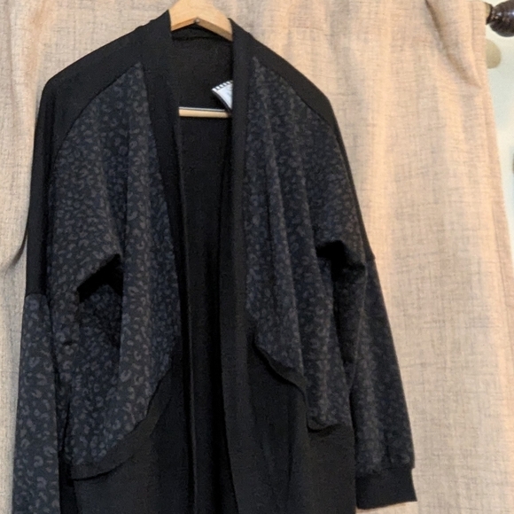 NWT Size Small Leopard Black Mixed Long Cardigan Women's Sz S ✨ 2 /$15 ✨ - Picture 2 of 6
